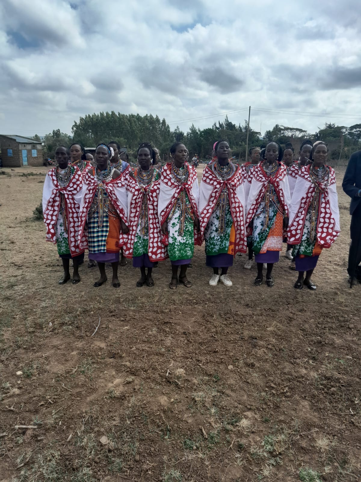 masaai women with maasai clothing performing a dance